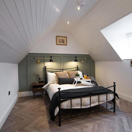 Modern Finish To A Historic Brewers House, Derby Villa Buitenkant foto